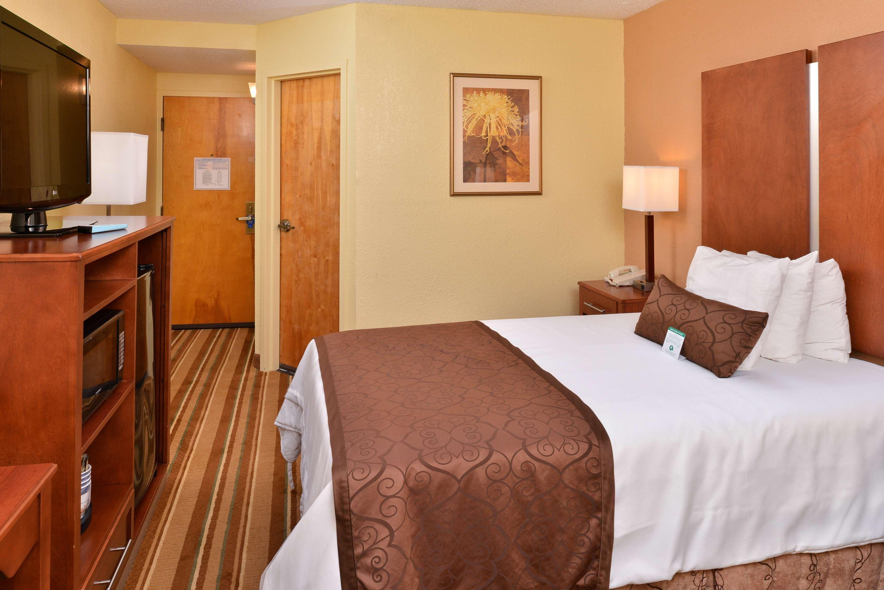 Best Western Plus Richmond Sandston Exteriör bild