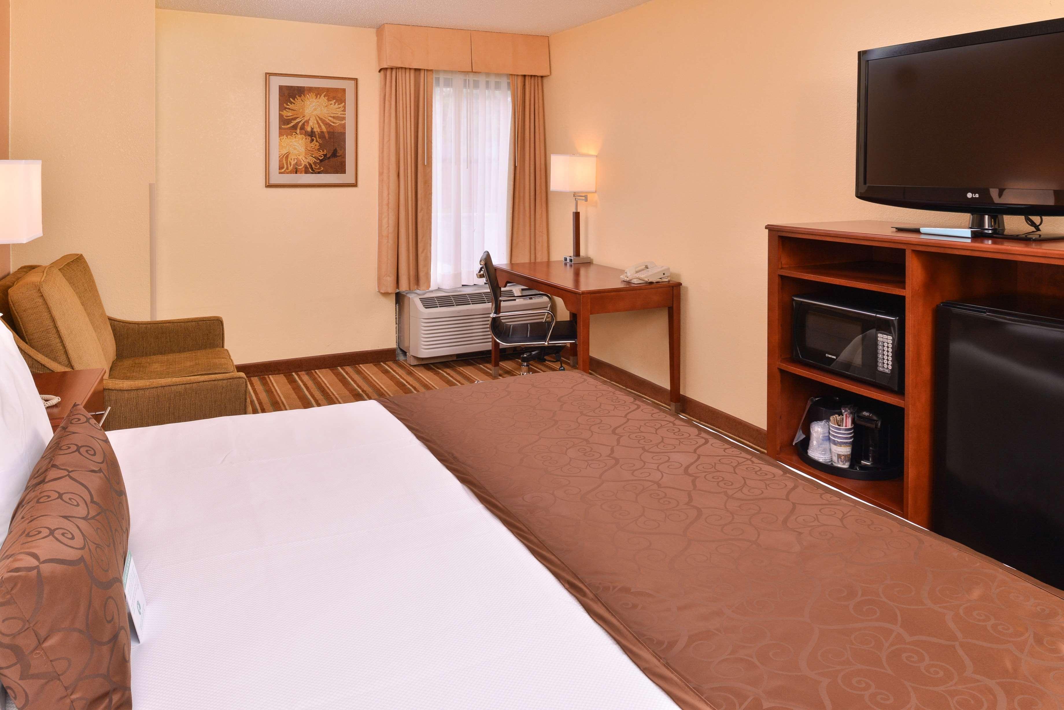 Best Western Plus Richmond Sandston Exteriör bild