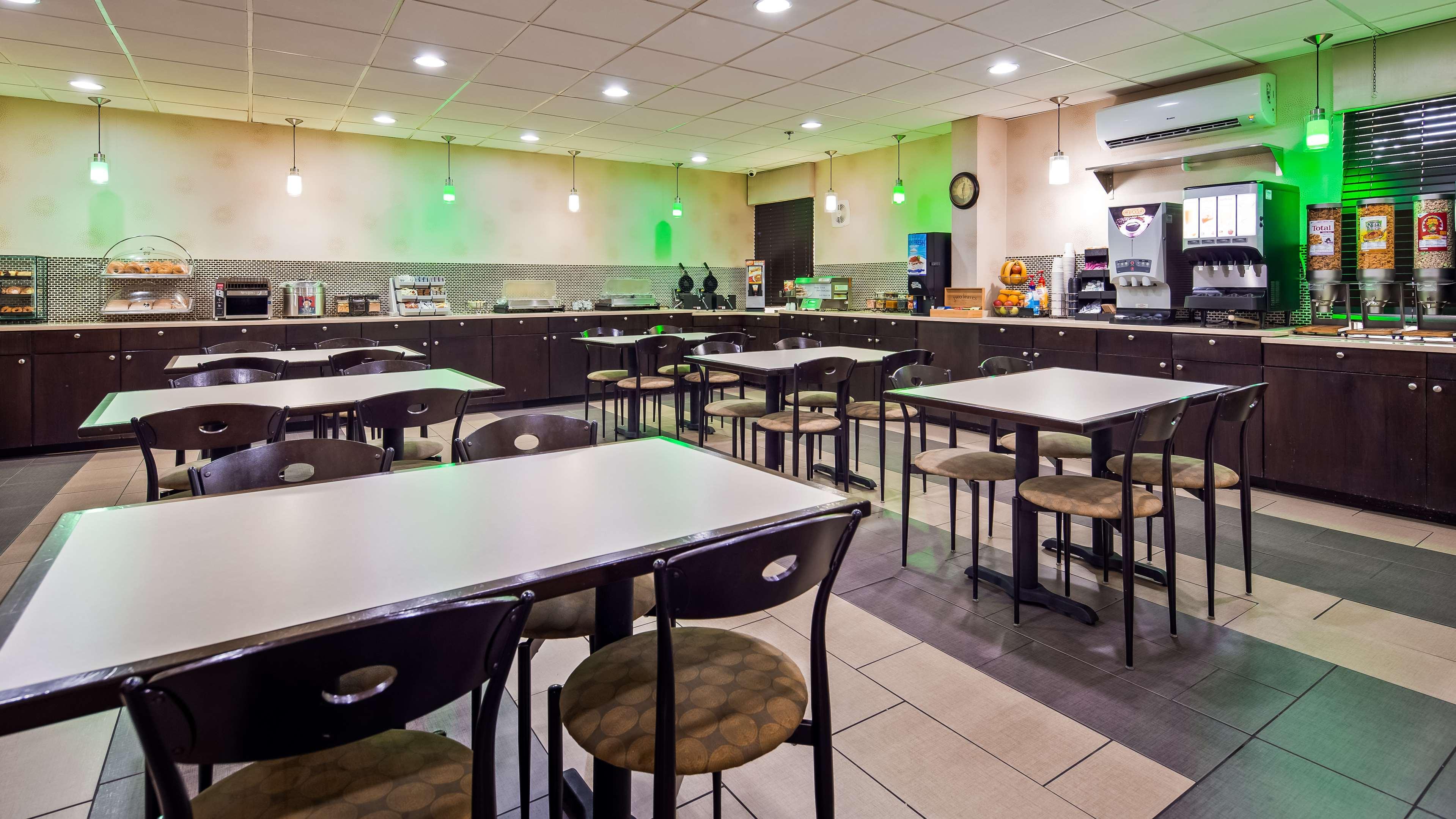 Best Western Plus Richmond Sandston Exteriör bild