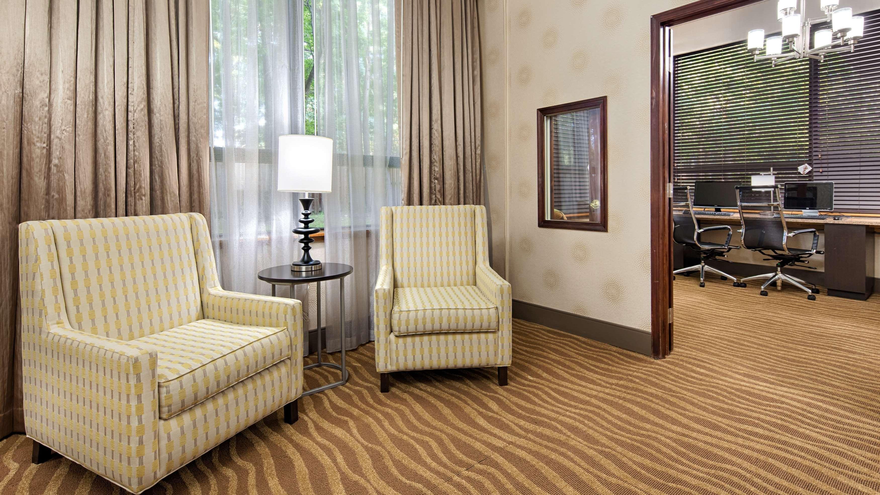 Best Western Plus Richmond Sandston Exteriör bild
